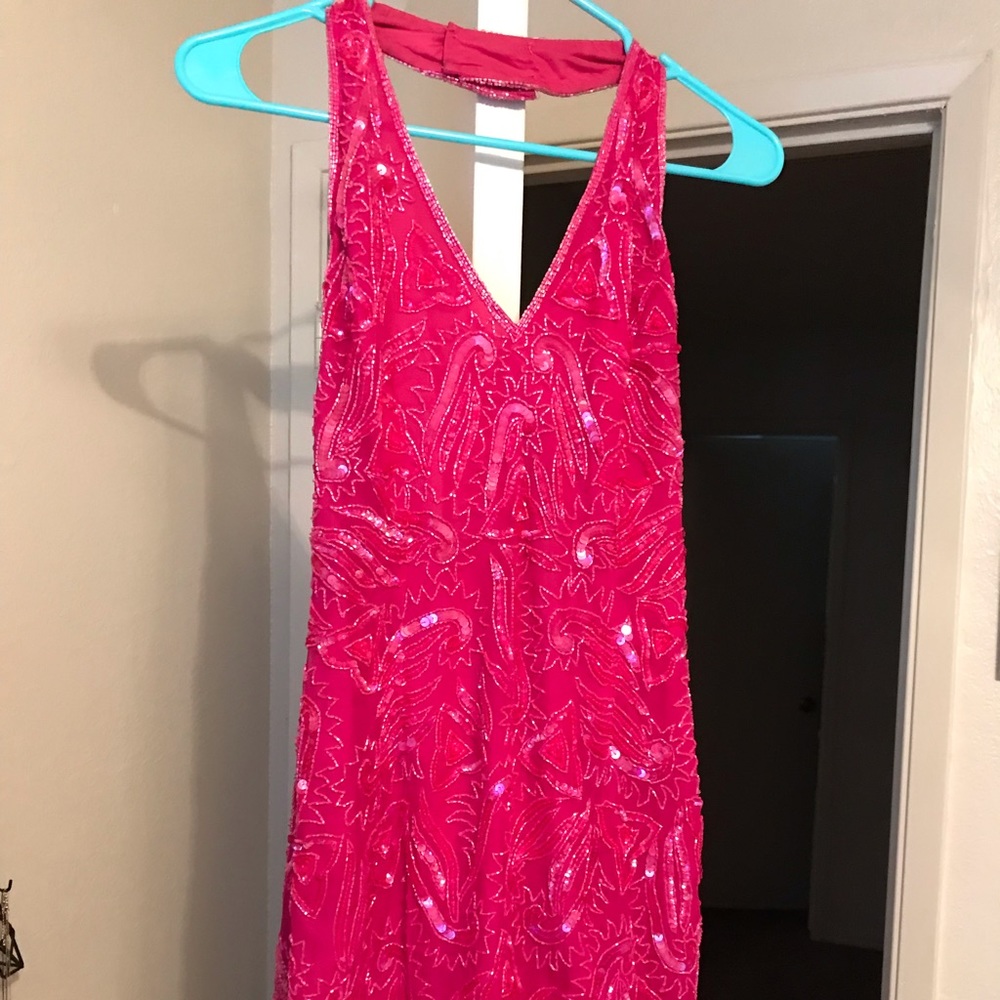 Short pink detailed prom/formal dress